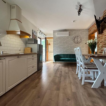 Apartamenty Komarno 46 Jacuzzi&Sauna Екстер'єр фото